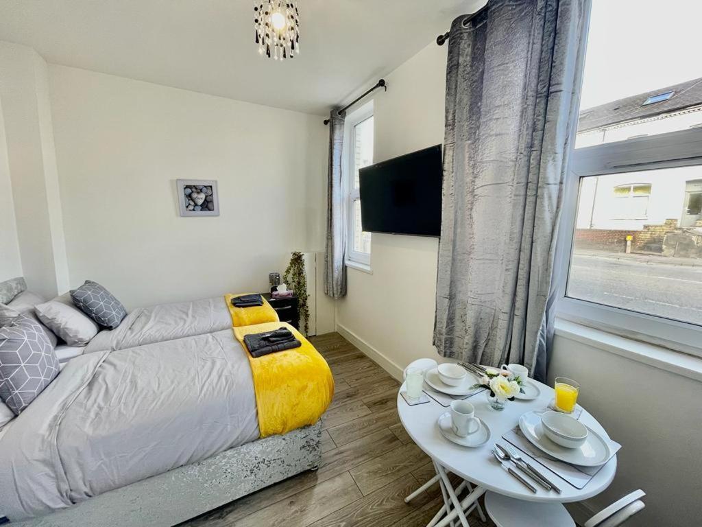 Cardiff City Centre Apartment- Penarth Road Exterior photo