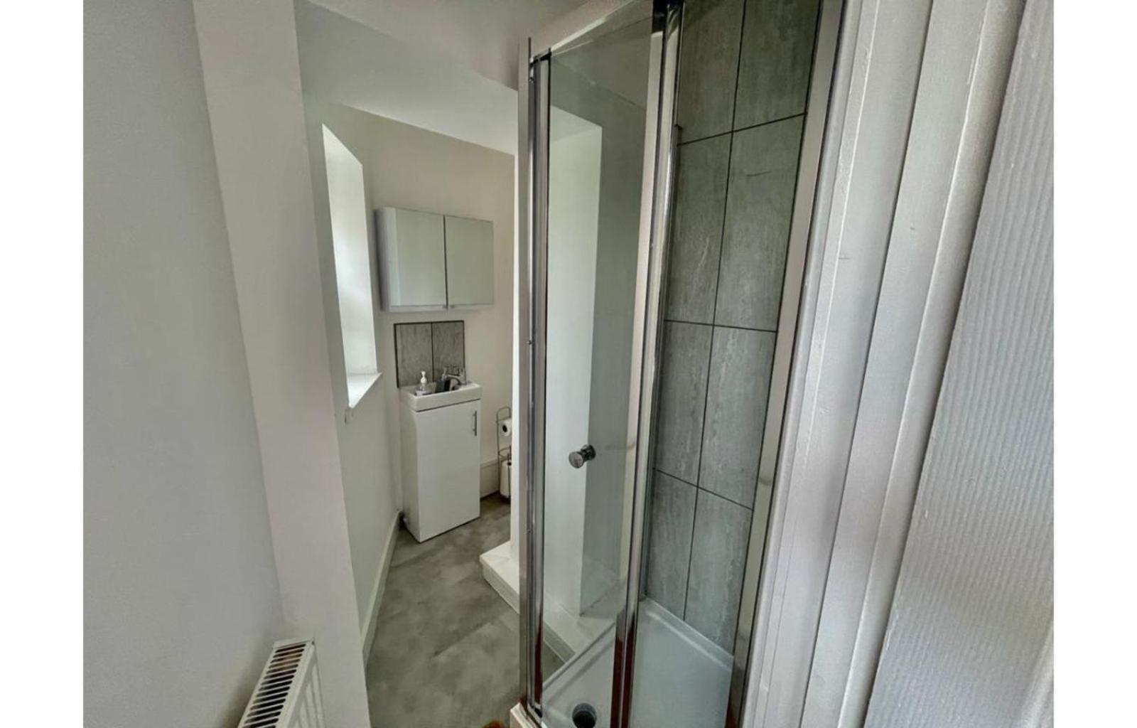 Cardiff City Centre Apartment- Penarth Road Room photo