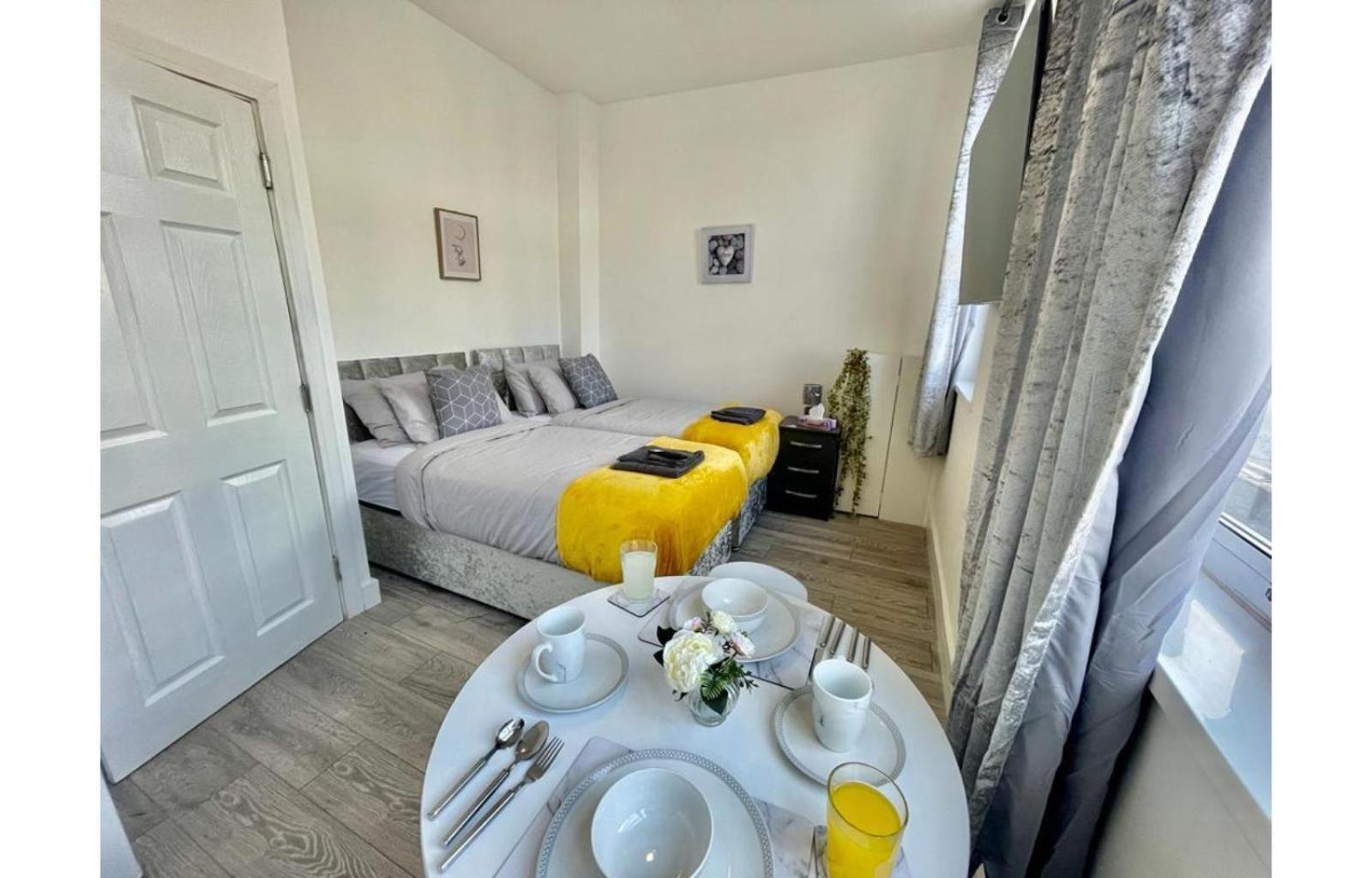 Cardiff City Centre Apartment- Penarth Road Room photo